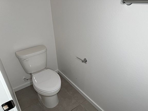 Building Photo - Move in today and enjoy