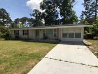 Building Photo - 421 Barnhill Dr