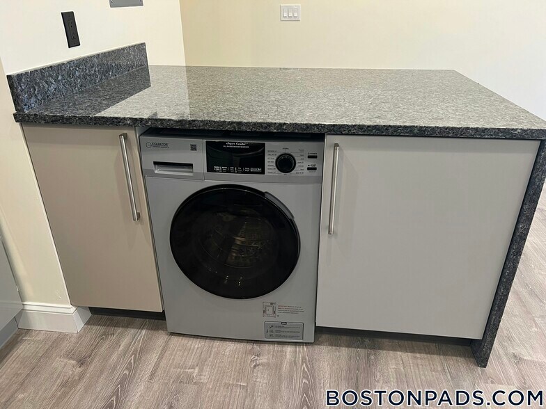 Building Photo - 1028 Commonwealth Ave