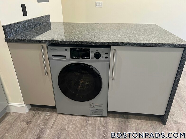 Building Photo - 1028a Commonwealth Ave