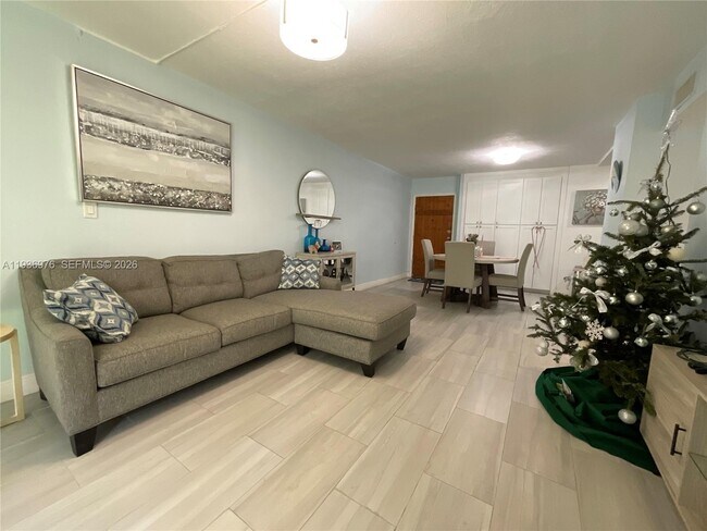 Building Photo - 820 NW 87th Ave