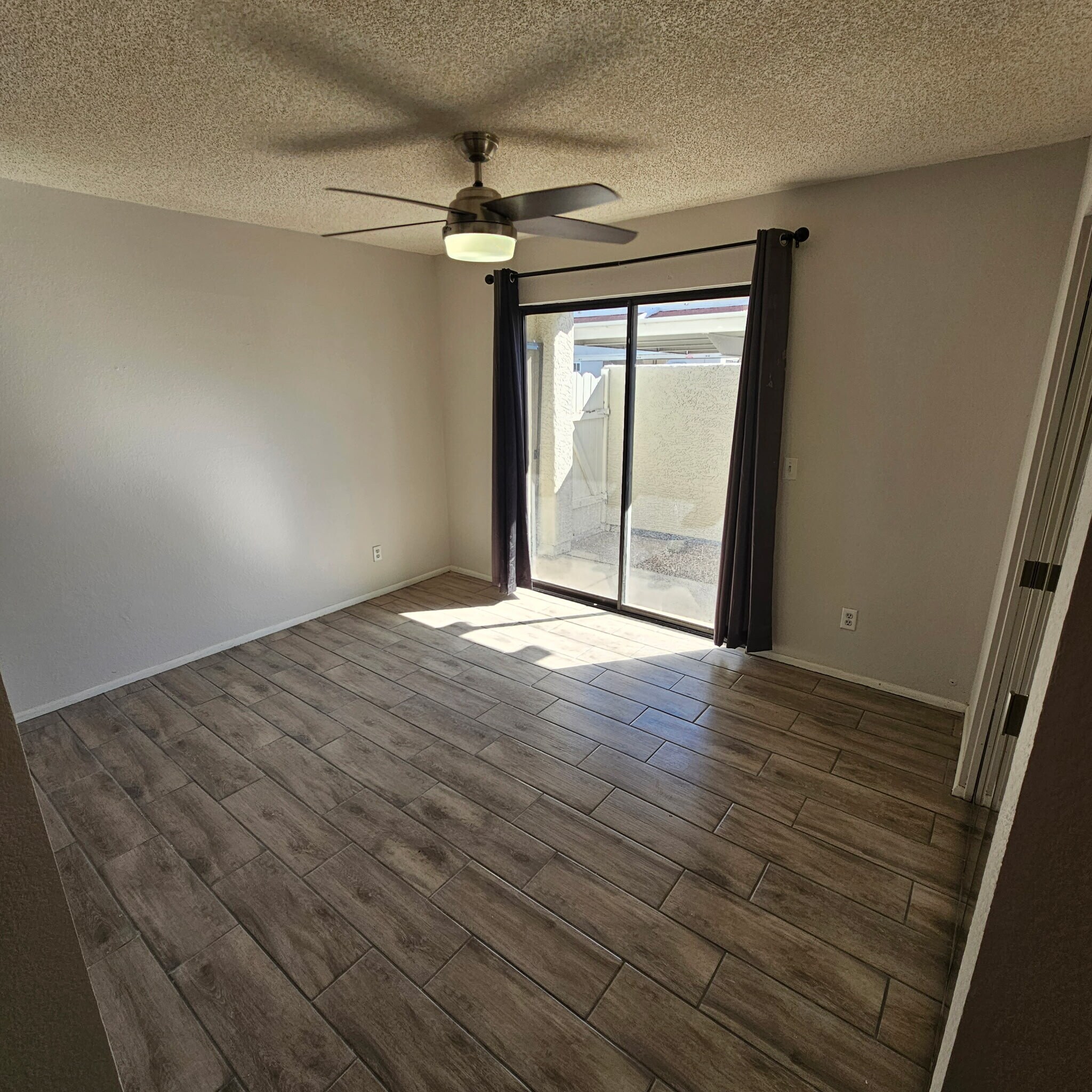 Building Photo - 850 S River Dr