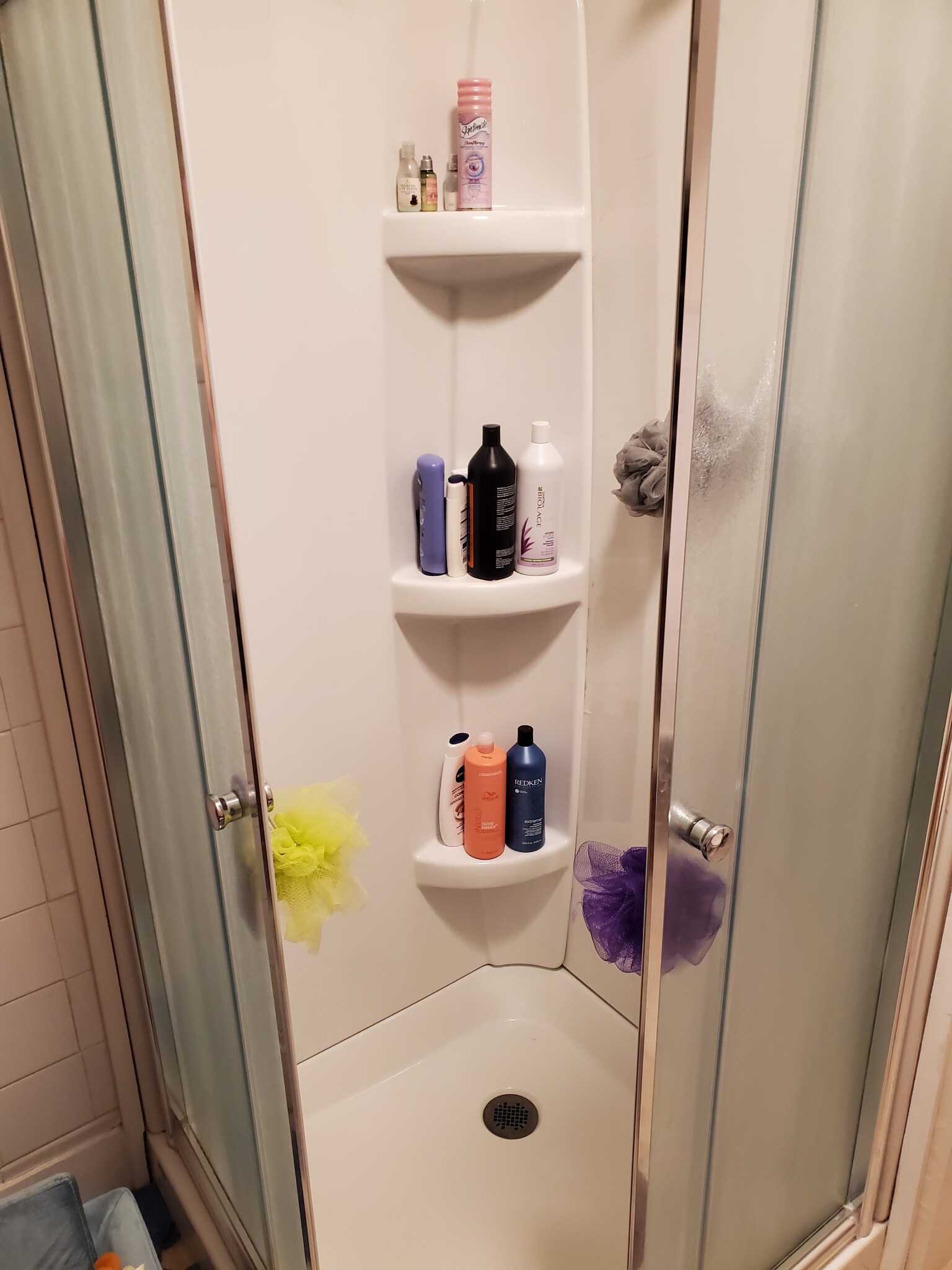 Claw foot tub and separate shower included in this unit - 116 Fairview Ave