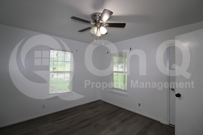 Building Photo - 17 MacArthur Dr