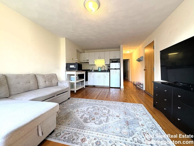 Building Photo - 73 River St