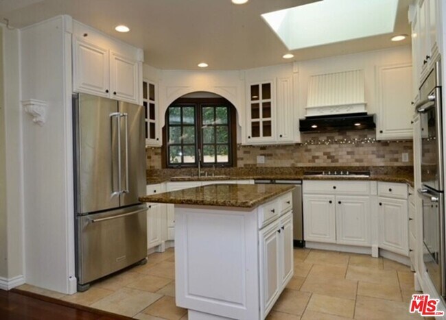 Building Photo - 4224 Beethoven St