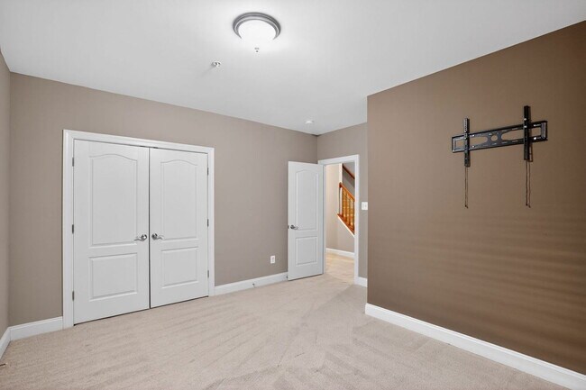 Building Photo - 46809 Shelton Dr