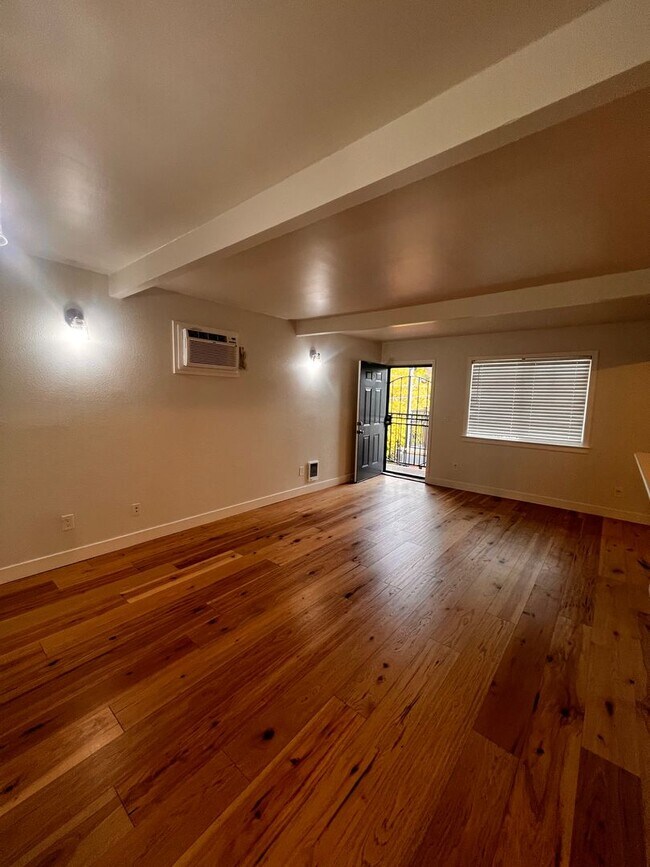 Building Photo - 2 bedroom 2 bath in Concord