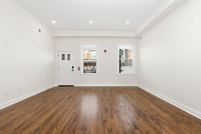 Building Photo - 2926 W Oxford St