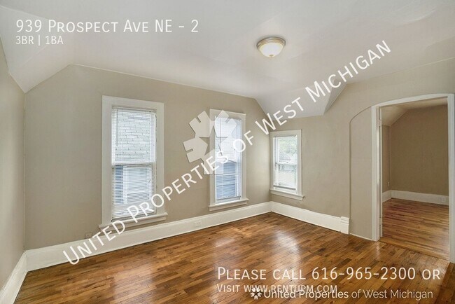 Building Photo - Available Now | 3 Bedroom, 1 Bath Upper Le...