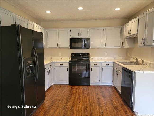 Building Photo - 409 Sparrow Dr