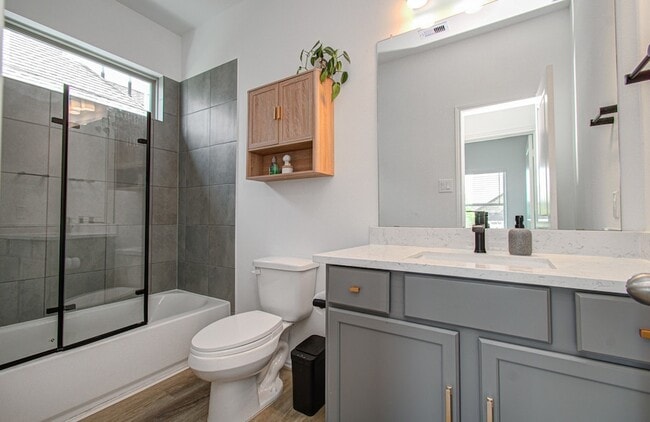 Building Photo - 4722 Crest Hill Dr