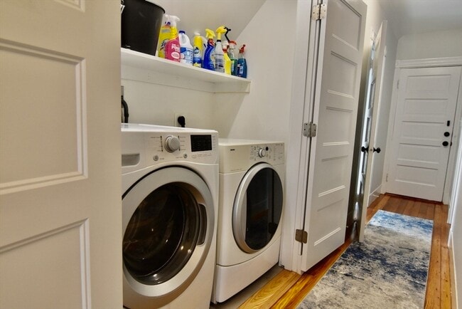 Building Photo - 14 Castlerock St