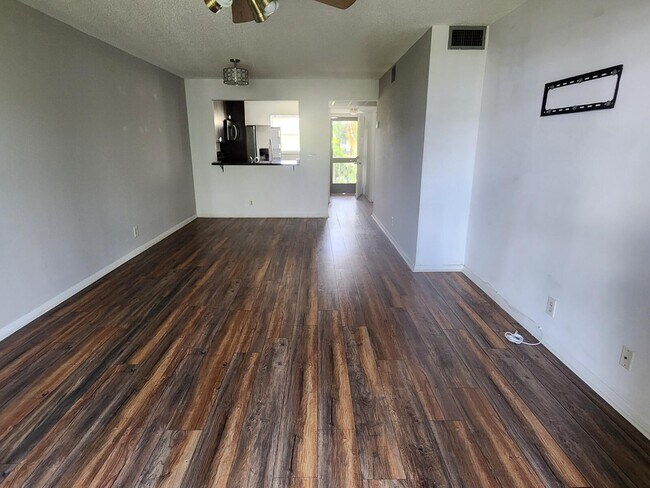 Building Photo - 7149 Golf Colony Ct