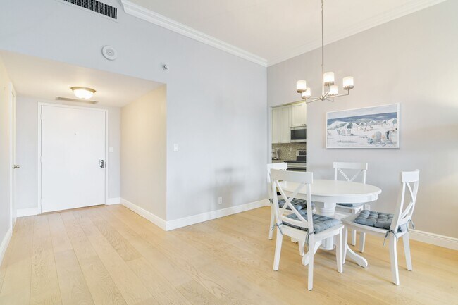 Building Photo - 2100 S Ocean Ln