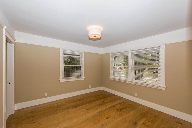 Building Photo - 306 N Shaffer St