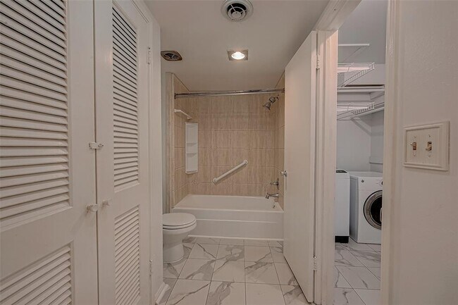 Building Photo - 642 S Ripple Creek Dr