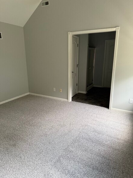 Building Photo - 733 Fir St