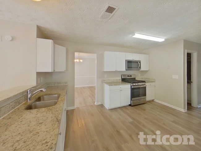 Building Photo - 2338 Briar Knoll Rd