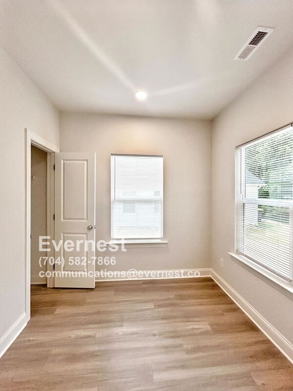 Building Photo - 106 Elwood St