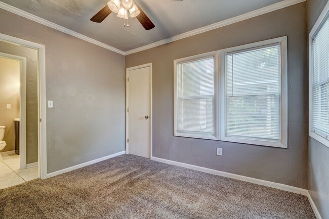 Building Photo - Stylish 1-Bedroom Gem Near Midtown & Plaza...