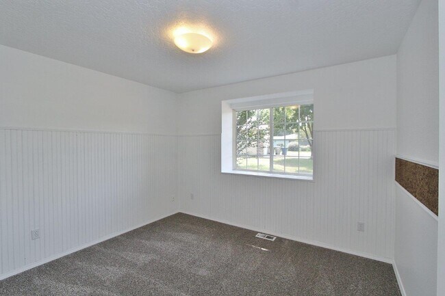 Building Photo - 608 Smith Ct