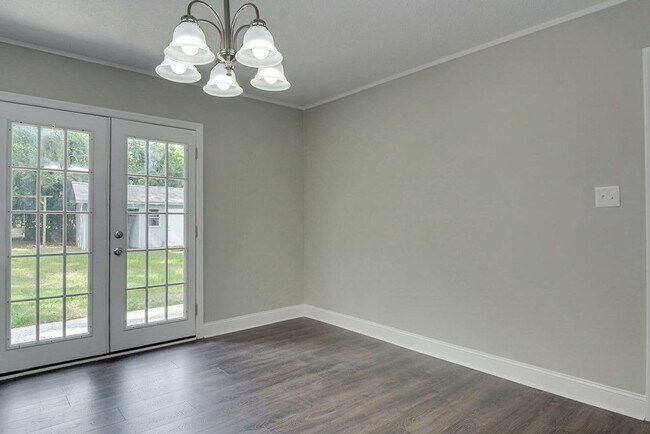 Building Photo - Updated 3 Bedroom 2 Bath off Furies Ferry!
