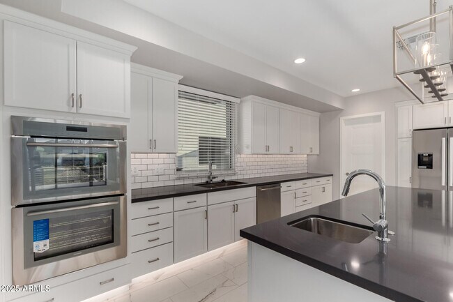 Building Photo - 4525 N 40th St