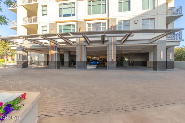 Building Photo - 2211 E Camelback Rd