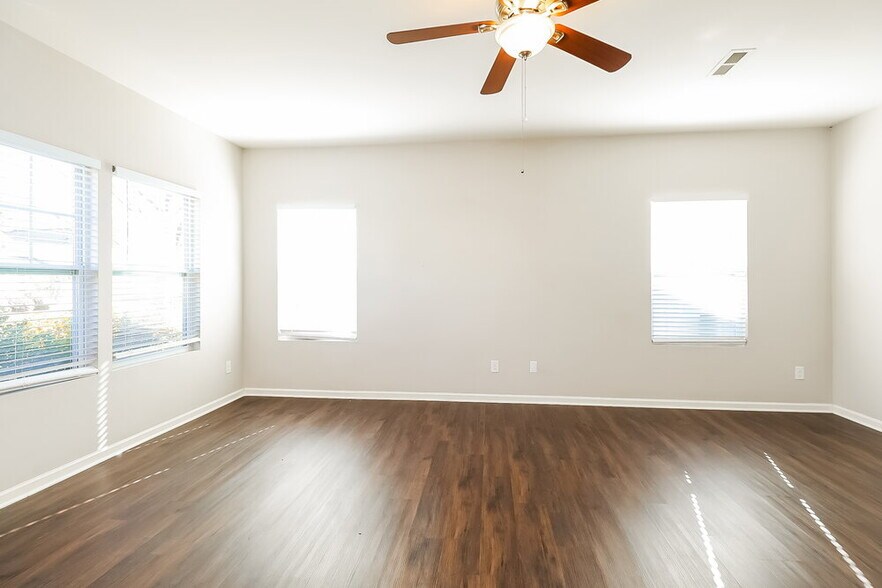 Building Photo - 252 Ranlo Ave