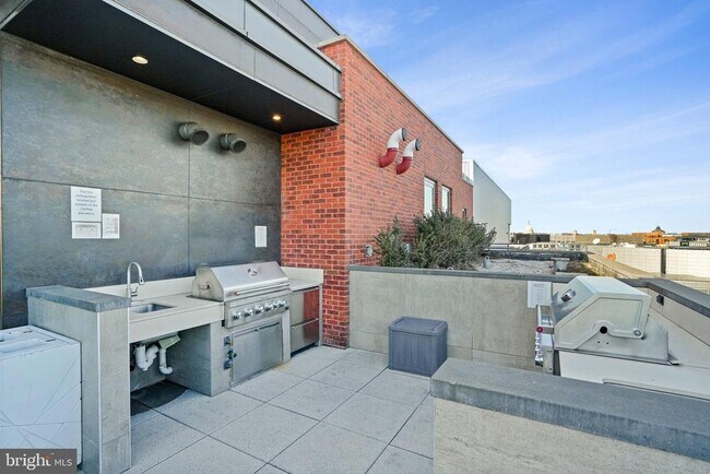 Building Photo - 1211 Van St SE