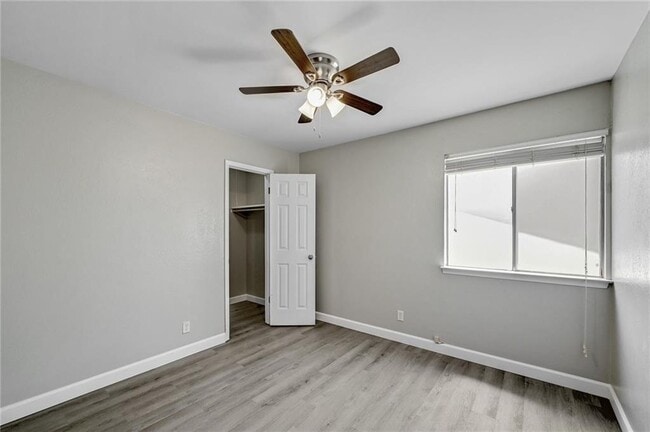 Building Photo - 906 Cactus Dr