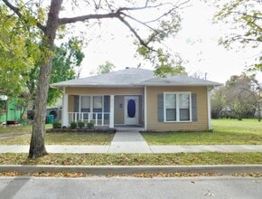 Building Photo - Charming 3BR Near TWU & Denton Square – Available Mid-June