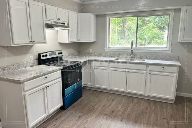 Building Photo - 2 Bed/1 Bath Home in Mobile! **Plus a FREE...