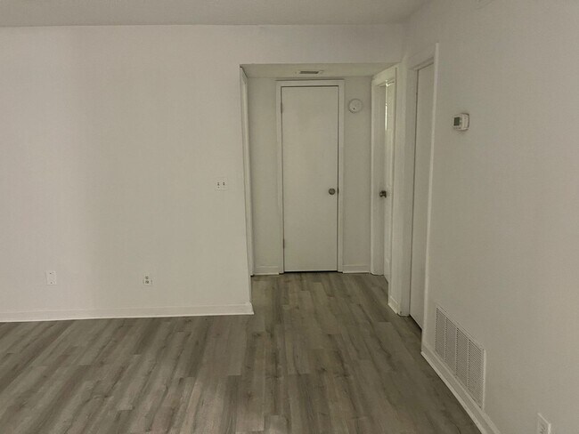 Building Photo - Modern 2-Bed, 1-Bath Oasis with Central Air and Gourmet Kitchen