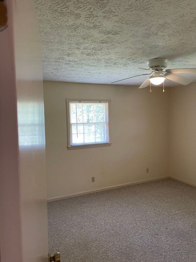 Building Photo - 2 Bedroom House in Talladega
