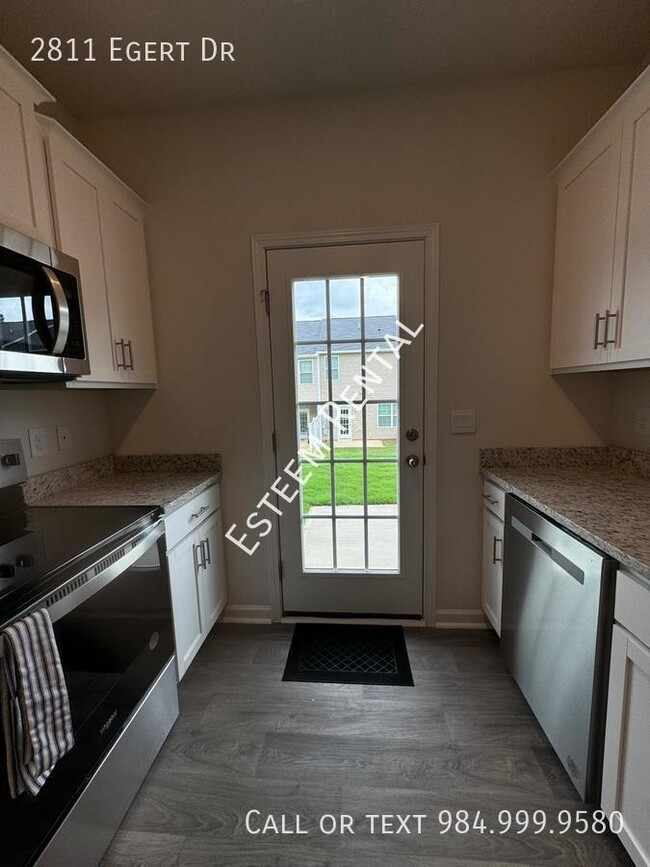 Building Photo - 2811 Egert Dr