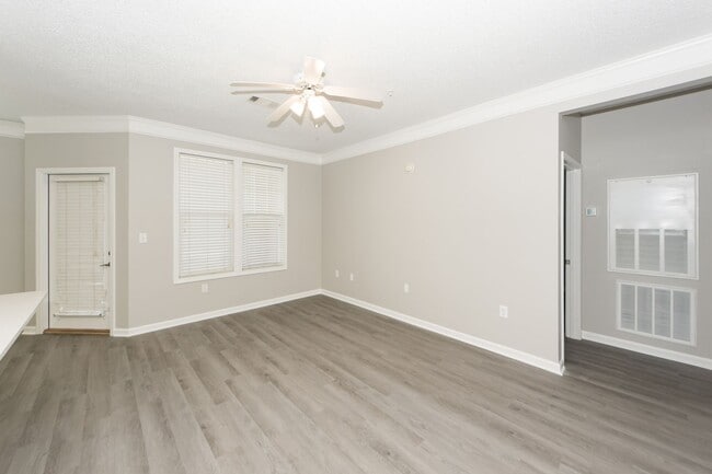 Building Photo - 1 Bedroom 1 Bath Condo in Southampton Pointe - Mt. Pleasant