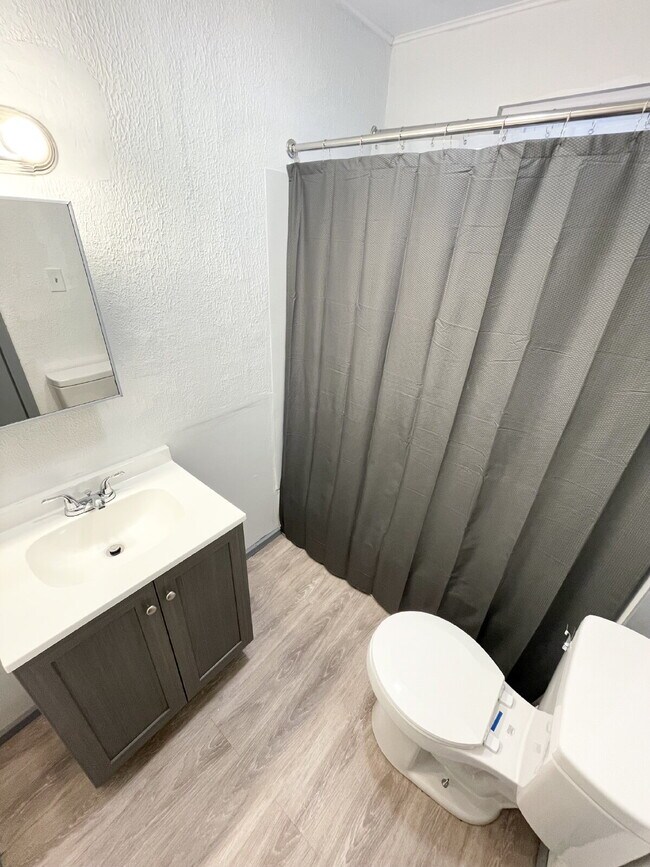 Building Photo - 4 Bedroom Home with garage/workshop combo (has electricity)