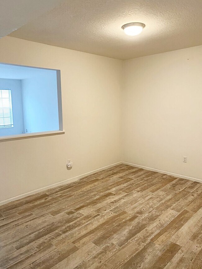 Building Photo - 2700 N 16th St