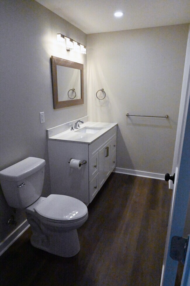 Building Photo - 330 Mang Ave