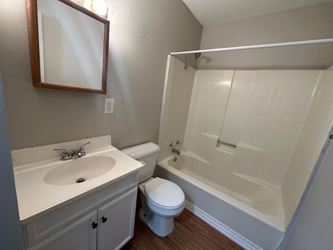 Building Photo - 406 E Main St