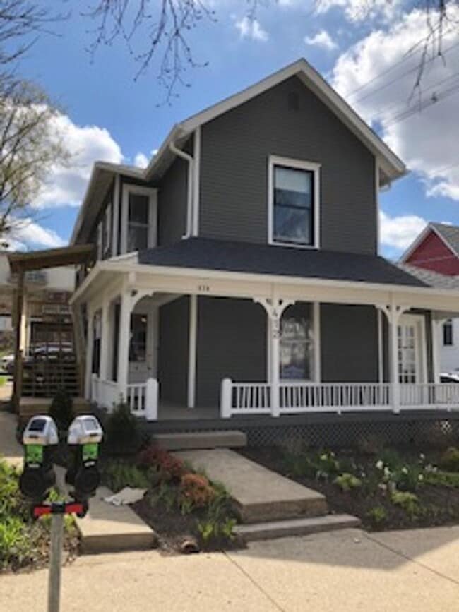 Building Photo - 412 E 4th St