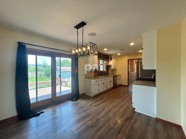 Building Photo - 8781 Calhoun Pl