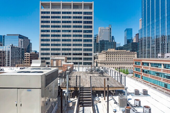 Building Photo - 420 S Clinton St