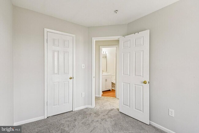 Building Photo - 1440 Nutwood Ct