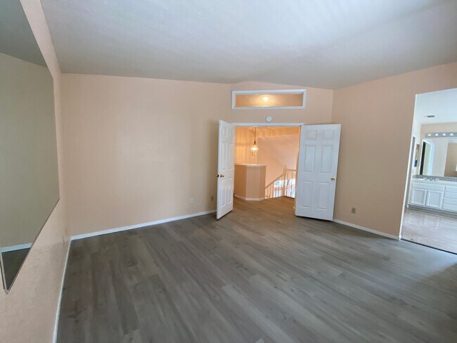 Building Photo - Spacious 2-Story in Laguna Park Village