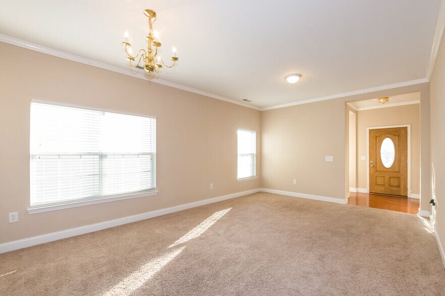 Building Photo - 13633 Coram Pl