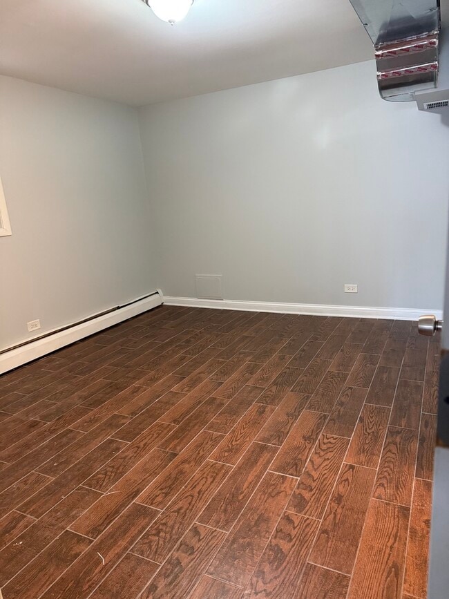 Building Photo - 1648 N McVicker Ave