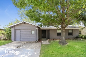 Building Photo - 3205 Hanover Dr